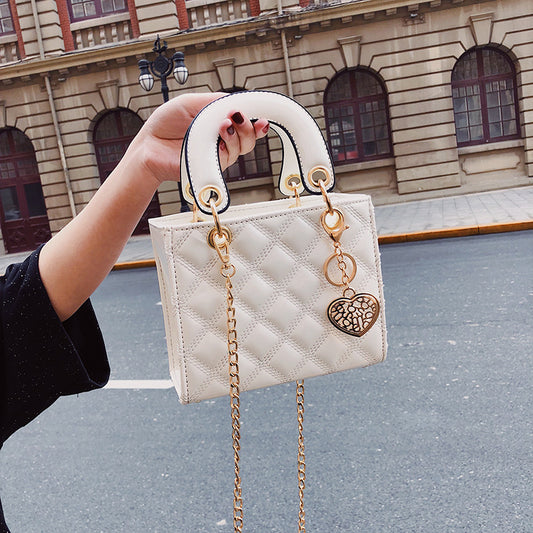 Classy & Chic Mini Chain Bag – Parisian Vibes for Every Day!