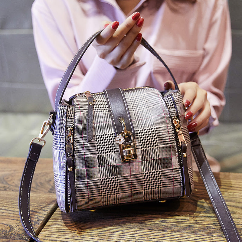 Vintage handbag bucket bag