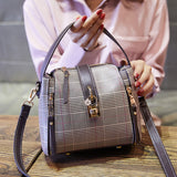 Vintage handbag bucket bag