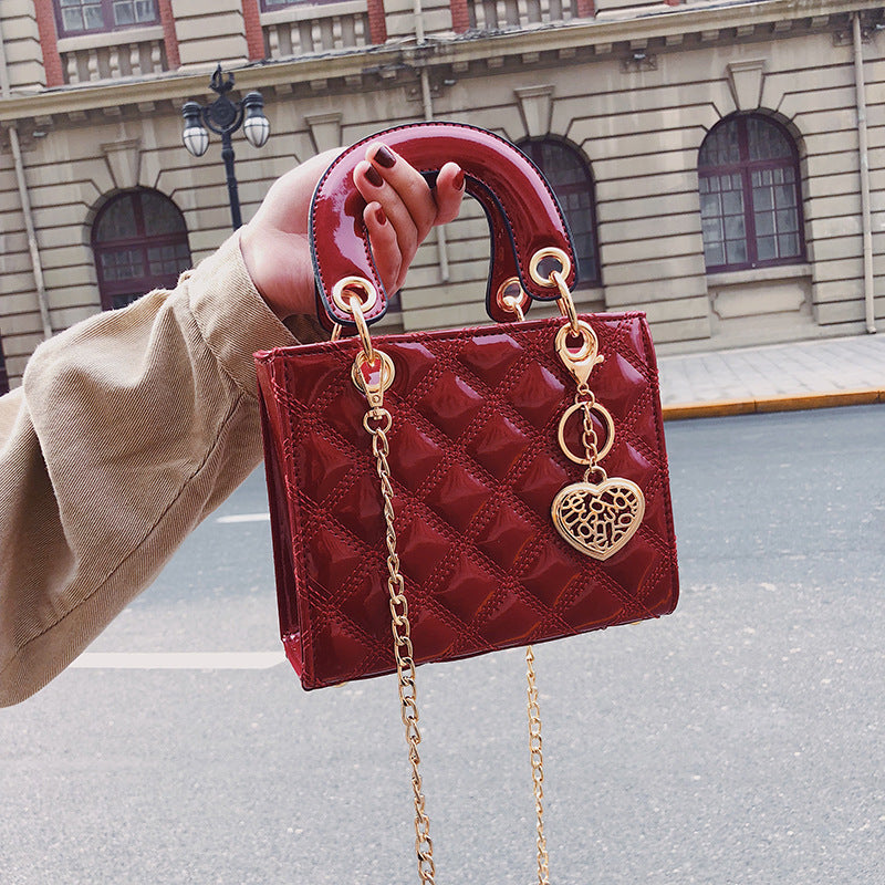 Classy & Chic Mini Chain Bag – Parisian Vibes for Every Day!