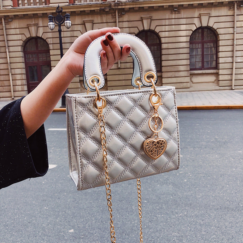Classy & Chic Mini Chain Bag – Parisian Vibes for Every Day!