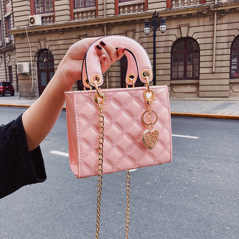 Classy & Chic Mini Chain Bag – Parisian Vibes for Every Day!