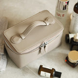 New High-capacity Cowhide Wash Bag