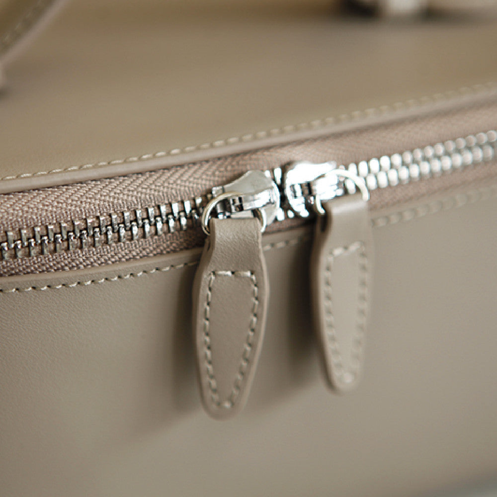 New High-capacity Cowhide Wash Bag